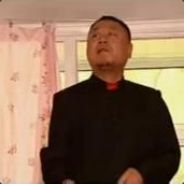 小树  不倒我不倒 哎！
