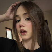 >_<